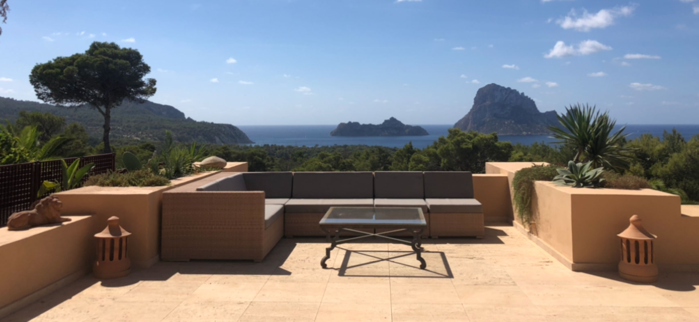 This is a unique apartment with a direct view of the Es Vedra